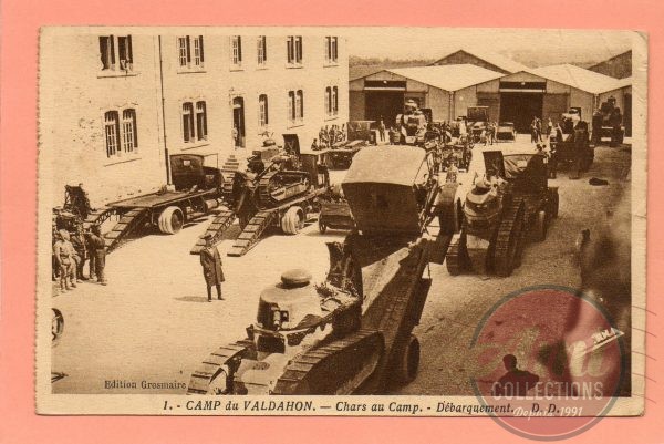 dept 25 - 1 - VALDAHON -  Camp du Valdahon - Chars au Camp - Débarquement
