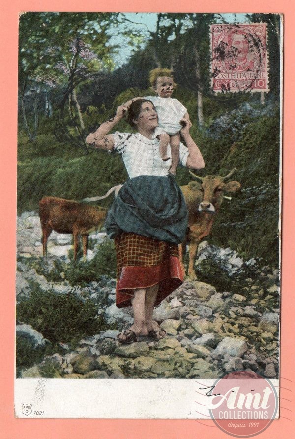 Italie - 7021 - Bébé sur les épaules de maman