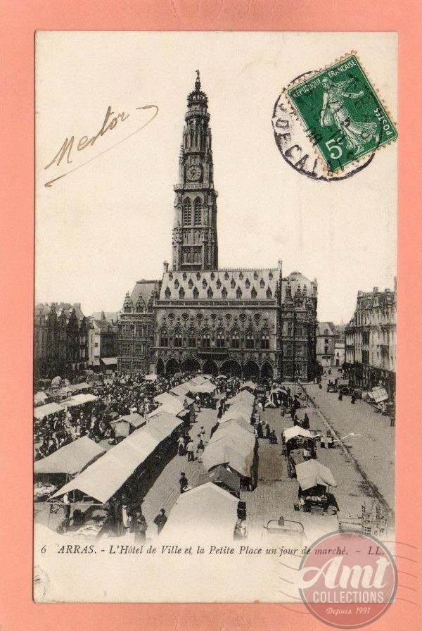 dept 62 - 6 - ARRAS - L'Hôtel de Ville et la Petite Place un jour de marché