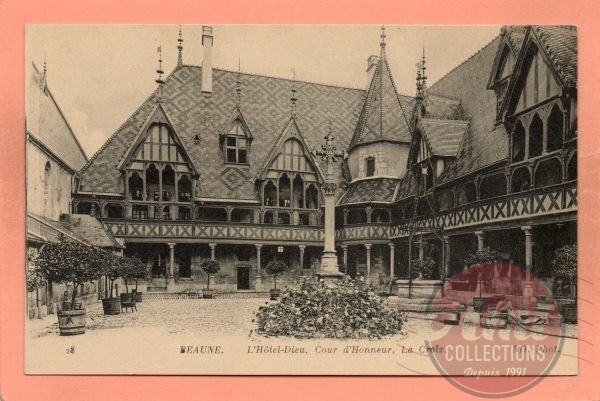 dept 21 - 28 - BEAUNE - L'Hôtel-Dieu, Cour d'Honneur, la Croix