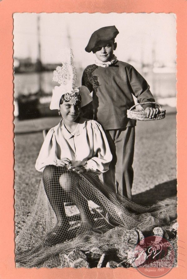 dept 85 - 28 - LES SABLES D'OLONNE - Costumes Sablais