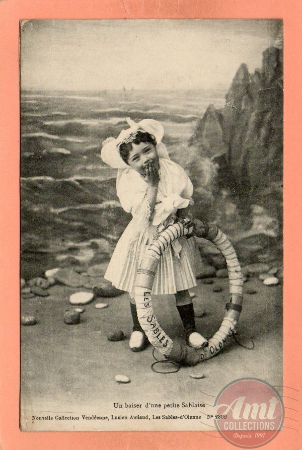 dept 85 - 2392 - LES SABLES D'OLONNE - Un baiser d'une petite Sablaise
